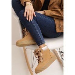 Camelowe Botki Brown Eyed Girl. Brązowe botki damskie Renee, bez obcasa, na płaskiej podeszwie, bez zapięcia. Za 69,99 zł.