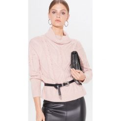 Sweter z wykładanym golfem - Różowy. Różowe swetry damskie Mohito, s, bez wzorów, bez rękawów. W wyprzedaży za 79,99 zł.