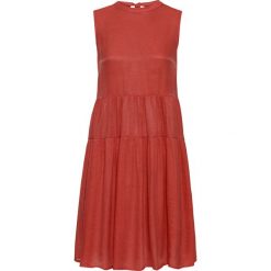 Sukienka oversize z wiązanym paskiem z tyłu na szyi bonprix terakota. Pomarańczowe sukienki damskie bonprix, bez wzorów, bez kołnierzyka, bez rękawów, oversize. Za 89,99 zł.
