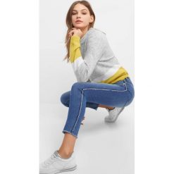 Jeansy z lampasami. Niebieskie jeansy damskie Orsay, s. W wyprzedaży za 95,00 zł.