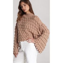 Ciemnobeżowy Sweter Delamala. Brązowe swetry damskie Renee, s, bez wzorów, casualowe, bez rękawów, bez kaptura. Za 179,99 zł.