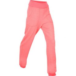 Spodnie sportowe z wywijanym paskiem, długie bonprix łososiowy neonowy. Czerwone spodnie sportowe damskie marki bonprix. Za 49,99 zł.