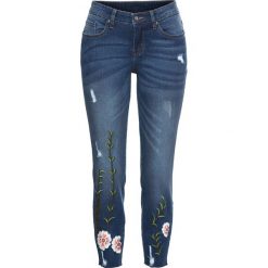 Dżinsy z haftem bonprix niebieski "stone”. Niebieskie jeansy damskie bonprix. Za 109,99 zł.