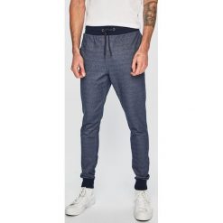 Guess Jeans - Spodnie. Niebieskie spodnie męskie Guess Jeans, na co dzień, s, z aplikacjami, z elastanu, casualowe. W wyprzedaży za 299,90 zł.