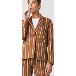 NA-KD Classic Prosta marynarka w paski - Brown. Brązowe marynarki damskie NA-KD Classic, w paski. Za 202,95 zł.