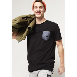 O'Neill Koszulka Czarny. Czarne podkoszulki męskie O'Neill, xl, bez wzorów, z bawełny, z krótkim rękawem. Za 137,95 zł.