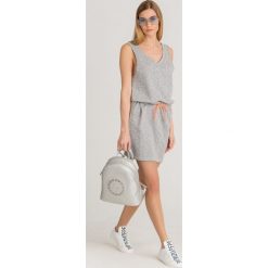 SUKIENKA Emporio Armani. Szare sukienki damskie Emporio Armani, na co dzień, xl, bez wzorów, z bawełny, bez kołnierzyka, bez rękawów, mini, proste. Za 200,00 zł.