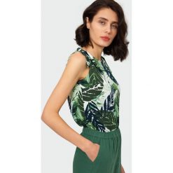 Wiskozowa bluzka. Bluzki damskie Greenpoint, bez wzorów, z wiskozy, bez kołnierzyka, bez rękawów. Za 69,99 zł.
