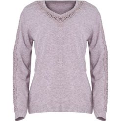 Ciemnofioletowy Sweter I'm Not Giving Up. Szare swetry klasyczne damskie Born2be, l, z koronki, z dekoltem w serek. Za 64,99 zł.