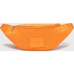 Calvin Klein Jeans - Nerka. Pomarańczowe walizki marki Calvin Klein Jeans, w paski, z poliesteru, małe. Za 279,90 zł.