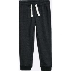 Blu Kids - Spodnie dziecięce 98-128 cm. Czarne spodnie chłopięce marki Blukids, z bawełny. W wyprzedaży za 24,90 zł.