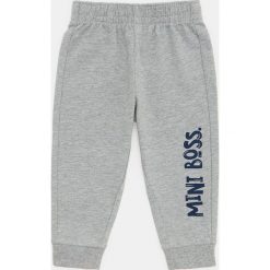 Blukids - Spodnie dziecięce 74-98 cm. Szare spodnie chłopięce Blukids, z nadrukiem, z bawełny, sportowe. Za 29,90 zł.