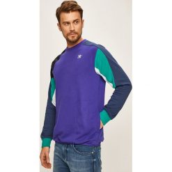 Adidas Originals - Bluza. Fioletowe bluzy męskie adidas Originals, s, z nadrukiem, z bawełny, z okrągłym kołnierzem, bez rękawów, bez kaptura. Za 299,90 zł.