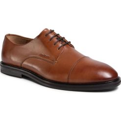 Półbuty STRELLSON - Jones 4010002832 Cognac 703. Pomarańczowe buty wizytowe męskie Strellson, ze skóry, bez zapięcia. W wyprzedaży za 549,00 zł.