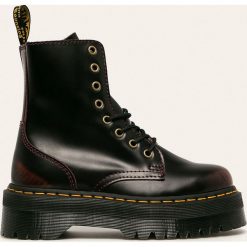 Dr Martens - Workery skórzane. Brązowe workery damskie Dr. Martens, ze skóry, bez obcasa, na obcasie, na sznurówki. Za 879,90 zł.