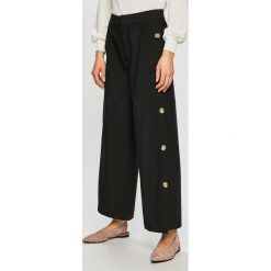 Glamorous - Spodnie. Czarne spodnie damskie marki Glamorous, s, z haftami, z elastanu, casualowe. Za 189,90 zł.