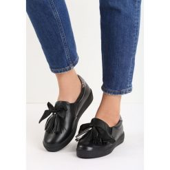 Czarne Slip On Peekaboo. Czarne tenisówki damskie Born2be, z materiału. Za 69,99 zł.