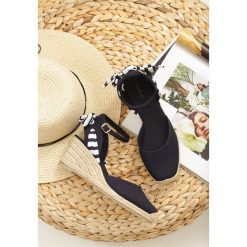 Granatowe Espadryle Taliah. Niebieskie koturny damskie Born2be, bez obcasa, na koturnie, z paskami. Za 79,99 zł.