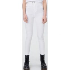 Jeansowe jegginsy high waist - Biały. Białe jeansy damskie Sinsay, z podwyższonym stanem. Za 59,99 zł.