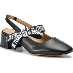 Sandały KAZAR - Cherry 38584-01-00 Black. Klapki damskie Kazar. W wyprzedaży za 379,00 zł.