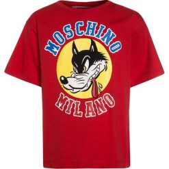 MOSCHINO MAXI Tshirt z nadrukiem poppy red. Czerwone koszulki polo męskie marki MOSCHINO, z nadrukiem, z bawełny. Za 189,00 zł.