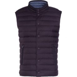 Hackett London Kamizelka burgundy. Czerwone kurtki męskie marki Hackett London, m, bez wzorów, z poliesteru. W wyprzedaży za 943,20 zł.