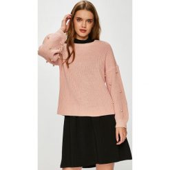 Only - Sweter Mella. Różowe swetry damskie ONLY, s, z aplikacjami, z bawełny, z krótkim rękawem, krótkie, bez kaptura. W wyprzedaży za 69,90 zł.