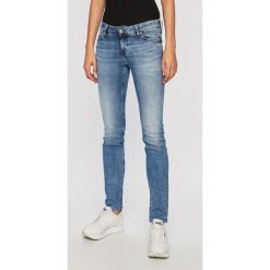 Mustang - Jeansy Jasmin. Niebieskie jeansy damskie Mustang, bez wzorów, z elastanu. Za 339,90 zł.