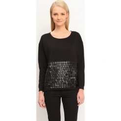 BLUZA NIEROZPINANA DAMSKA WE WZORY, Z APLIKACJĄ. Czarne bluzy damskie TROLL, xs, z aplikacjami, bez rękawów, bez kaptura. W wyprzedaży za 59,99 zł.