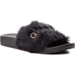 Klapki GUESS - FJMYR4 FUR19 001. Czarne klapki damskie Guess, z aplikacjami, z tworzywa sztucznego, bez obcasa. Za 169,00 zł.