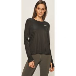 Nike - Longsleeve. Czarne topy damskie Nike, s, z nadrukiem, z elastanu, z długim rękawem. Za 149,90 zł.