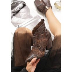 Brązowe Kowbojki Millerston. Pomarańczowe botki damskie Renee, ze skóry, za kostkę, na średnim obcasie, na obcasie, na zamek. Za 149,99 zł.