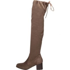 Zamszowe kozaki M.DASZYŃSKI 1715-2 KHAKI. Brązowe kozaki damskie M.Daszyński, z zamszu, klasyczne, na wysokim obcasie, na obcasie, bez zapięcia. W wyprzedaży za 159,00 zł.