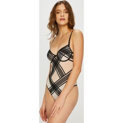Undiz - Body. Białe body damskie Undiz, s, z haftami, z elastanu. W wyprzedaży za 89,90 zł.
