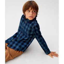 Mango Kids - Koszula dziecięca (110 - 164) Cordu. Niebieskie koszule chłopięce z bawełny, klasyczne, długie. W wyprzedaży za 49,90 zł.