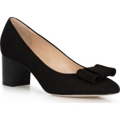 Buty damskie. Brązowe czółenka damskie Wittchen, do pracy, bez wzorów, ze skóry, bez obcasa, na słupku. W wyprzedaży za 459,90 zł.
