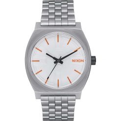 Zegarek kwarcowy "Time Teller" w kolorze srebrno-białym. Szare, analogowe zegarki męskie Nixon, ze stali. W wyprzedaży za 159,95 zł.