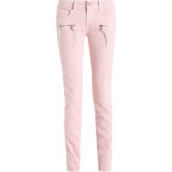 Jeansy damskie: Replay BRIGIDOT Jeansy Slim Fit light pink