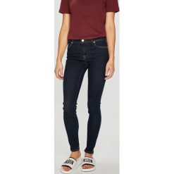 Review - Jeansy Minnie Skinny. Niebieskie jeansy damskie skinny marki Review, z elastanu. W wyprzedaży za 119,90 zł.