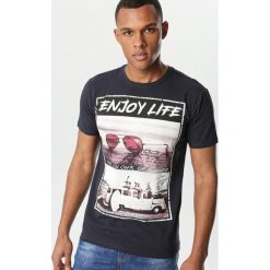 Granatowa Koszulka Kyley. Niebieskie koszulki męskie Born2be, xl, bez wzorów, bez kołnierzyka, bez rękawów. W wyprzedaży za 44,99 zł.