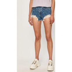 Tally Weijl - Szorty jeansowe. Niebieskie szorty damskie TALLY WEIJL, z aplikacjami, z bawełny, casualowe, z podwyższonym stanem. W wyprzedaży za 99,90 zł.