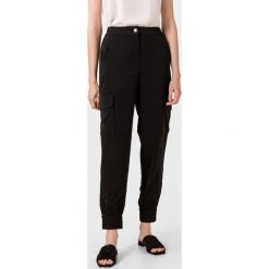 Vero Moda Paula Spodnie Czarny. Czarne spodnie damskie Vero Moda, z poliesteru. Za 175,95 zł.