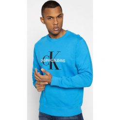 Bluza Calvin Klein Jeans Monogram Logo J30J314692. Zielone bluzy męskie Calvin Klein Jeans, xxl, bez wzorów, z bawełny, bez kołnierzyka, bez rękawów, bez kaptura. W wyprzedaży za 339,00 zł.