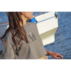 Bawełniany top z autorskim haftem KAKTUS. Topy damskie Pakamera, m, z haftami, z bawełny, bez kołnierzyka. Za 80,00 zł.