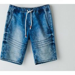Denimowe szorty jogger - Niebieski. Niebieskie spodenki i szorty męskie Cropp, bez wzorów. W wyprzedaży za 69,99 zł.