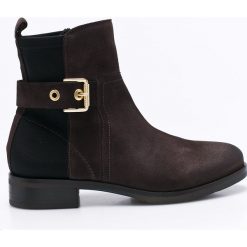 Tommy Hilfiger - Botki. Czarne botki damskie skórzane marki TOMMY HILFIGER, z okrągłym noskiem. W wyprzedaży za 399,90 zł.