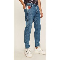 Tommy Jeans - Jeansy Carpenter. Niebieskie jeansy męskie Tommy Jeans, bez wzorów. Za 539,90 zł.
