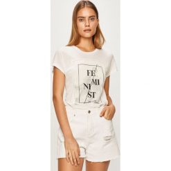 Only - T-shirt. Różowe bluzki damskie ONLY, s, z aplikacjami, z wiskozy, z okrągłym kołnierzem. W wyprzedaży za 49,90 zł.