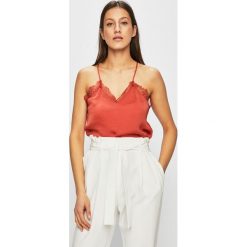 Tally Weijl - Top. Czerwone bluzki damskie TALLY WEIJL, na co dzień, s, bez wzorów, z poliesteru, bez kołnierzyka, bez rękawów. W wyprzedaży za 39,90 zł.