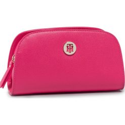 Kosmetyczka TOMMY HILFIGER - Classic Saffiano Washcase AW0AW07721 TZ8. Różowe kosmetyczki męskie TOMMY HILFIGER, bez wzorów, ze skóry ekologicznej. Za 269,00 zł.